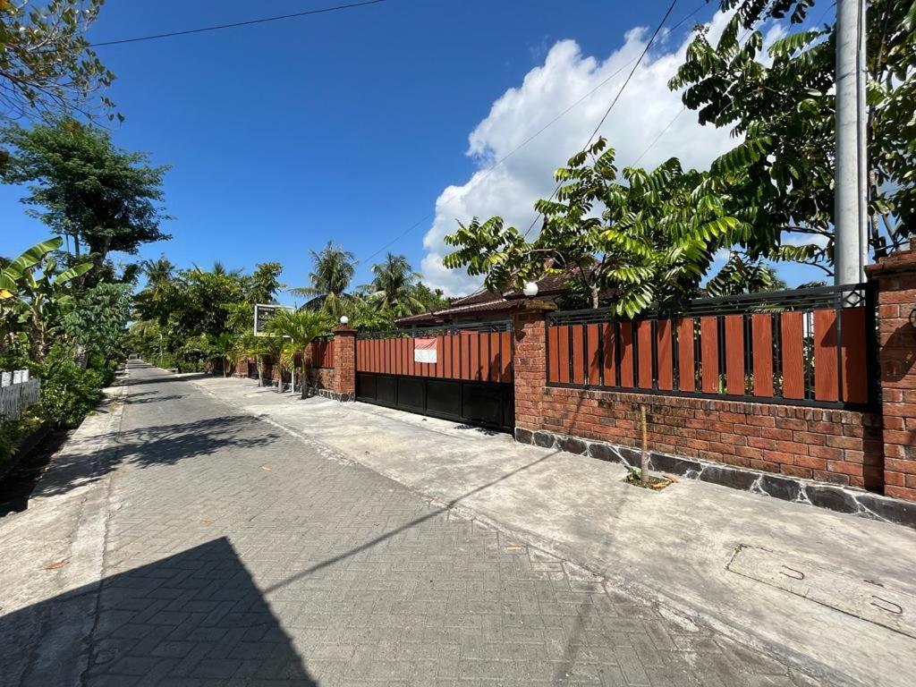 Capital O 92615 Villa Utama D'Alas Purwo Ringinpintu Exterior foto