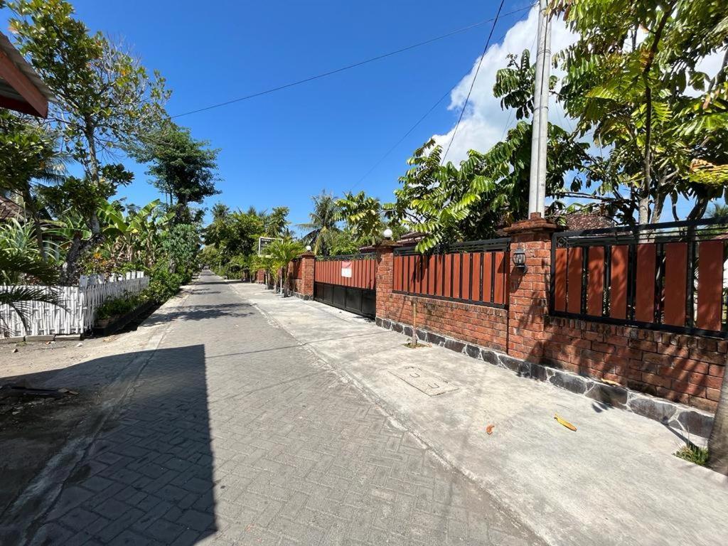 Capital O 92615 Villa Utama D'Alas Purwo Ringinpintu Exterior foto