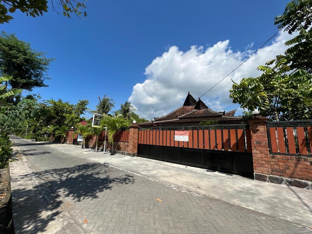 Capital O 92615 Villa Utama D'Alas Purwo Ringinpintu Exterior foto